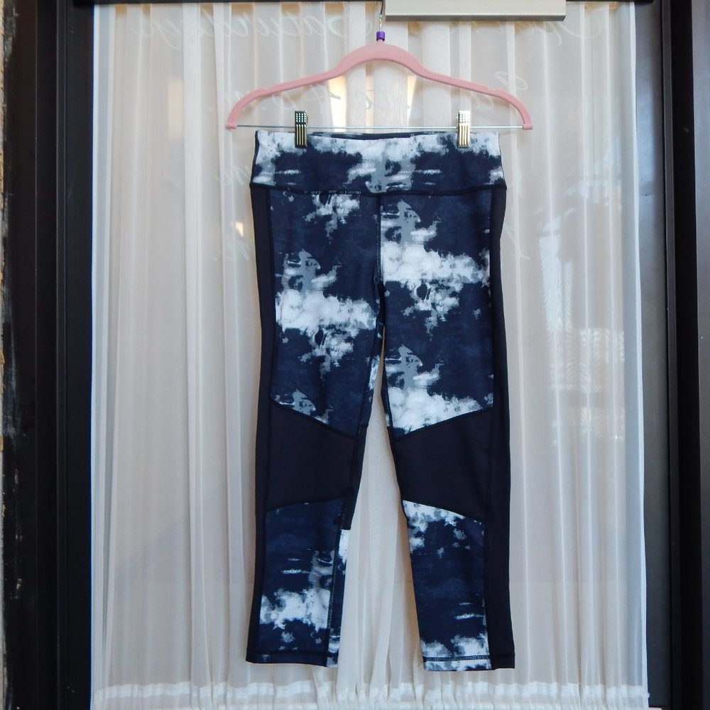NWT AJ Activewear Capri Leggings